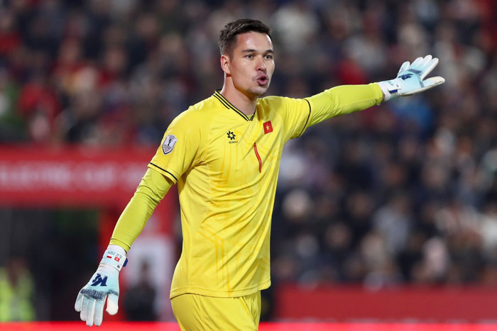 Theo thông tin của Saostar, thủ môn Nguyễn Filip có thói quen ngồi một mình trước mỗi trận đấu. Ảnh: Em Lê