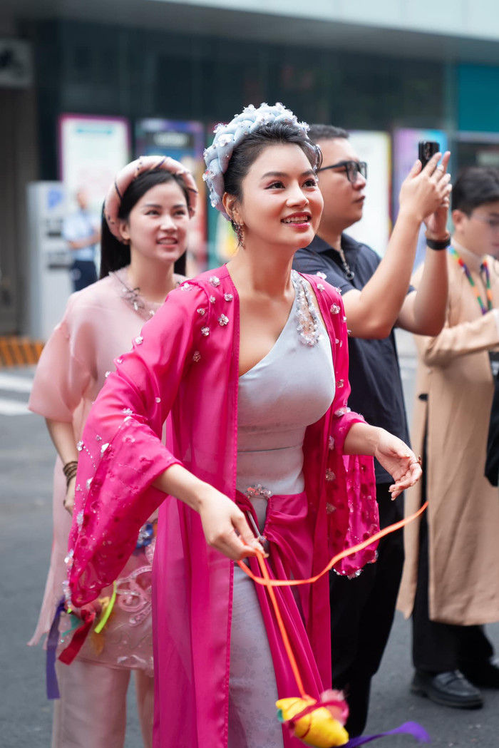 Showbiz 24h: Vũ Thu Phương đã giữ kín chuyện tan vỡ hôn nhân trong một thời gian nhất định, đợi đúng thời điểm mới công bố với giới truyền thông. Ảnh: FBNV