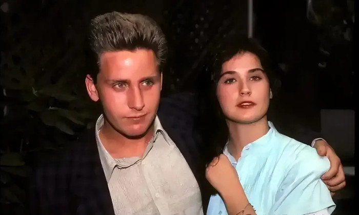 Sau khi ly hôn, cô ở bên Emilio Estevez.