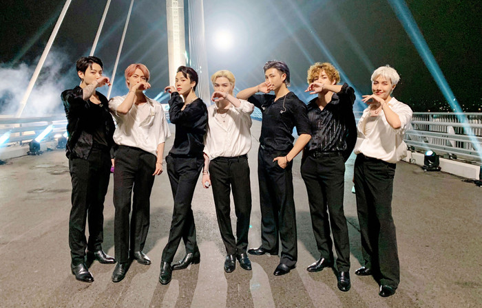 BTS được gọi là 'những vị vua của Kpop', cư dân mạng tranh cãi Ảnh 3