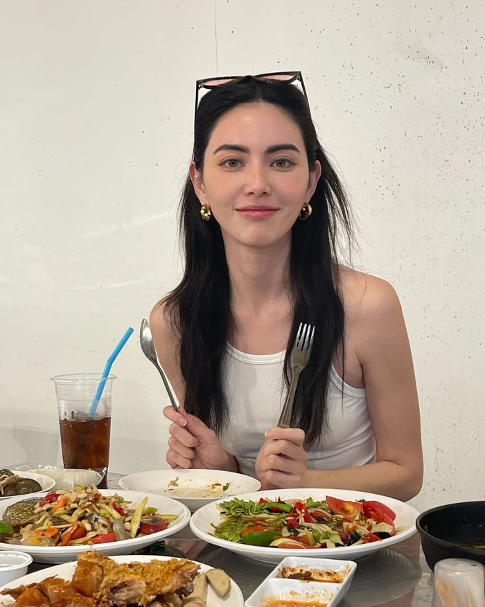 Mai Davika vui vẻ tận hưởng cuộc sống độc thân. Ảnh: Instagram davikah