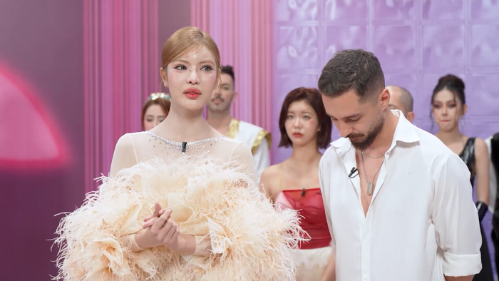 Tường San nghẹn ngào khi rời khỏi Bước Nhảy Hoàn Vũ vì điểm số thấp. 