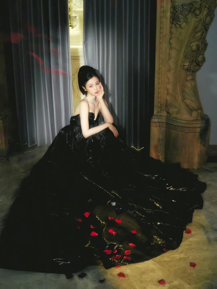 Ngu Thư Hân tham gia Đêm Hội Weibo năm nay