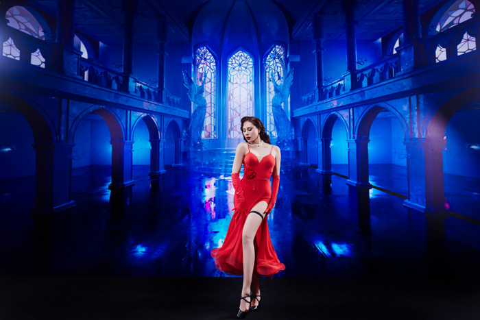 Chu Lê Vi Anh sắc sảo với tạo hình quý cô cổ điển.