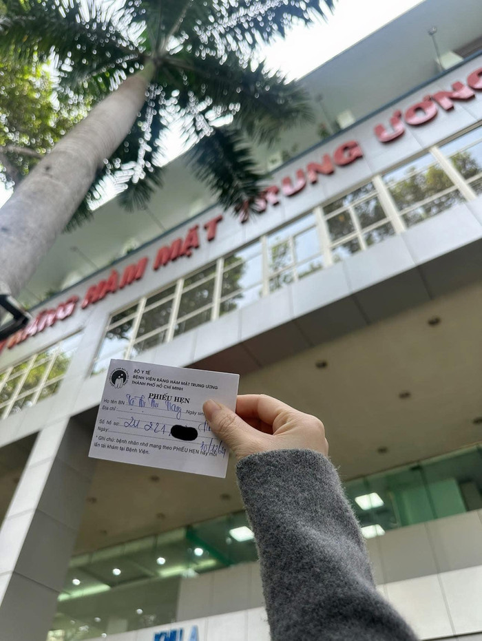 Quỳnh Trang đang điều trị vấn đề lệch mặt. (Ảnh FBNV)