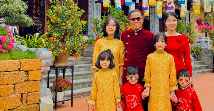 Gia đình hạnh phúc của nghệ sĩ hài Vượng Râu. (Ảnh FBNV)