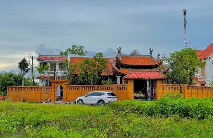 Tại Nam Định, nam nghệ sĩ hài Vượng Râu cũng sở hữu căn nhà có tên gọi Nguyễn Công Việt Phủ. (Ảnh FBNV)