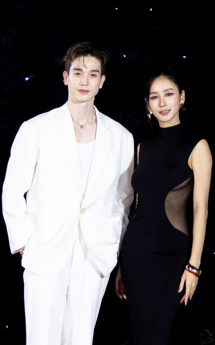 Cặp sao đình đám Thái Lan - Tong Tong và Plaifah khoe visual sáng bừng tại sự kiện. Cả hai vừa có màn kết hợp bùng nổ trong phim Thanh Mai Trúc Mã. Đây cũng là dự án giúp cặp đôi giành 2 giải thưởng đặc biệt tại Ngôi Sao Xanh năm nay.