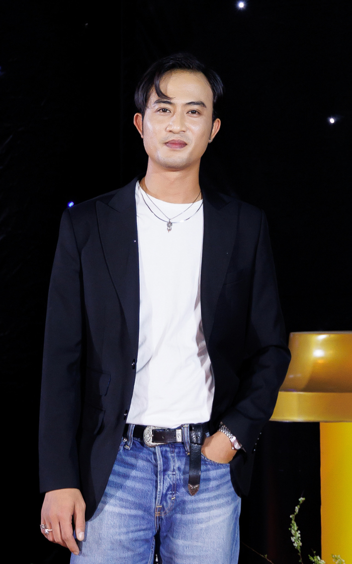 Doãn Quốc Đam xuất hiện lịch lãm trên thảm đỏ Ngôi Sao Xanh 2024.