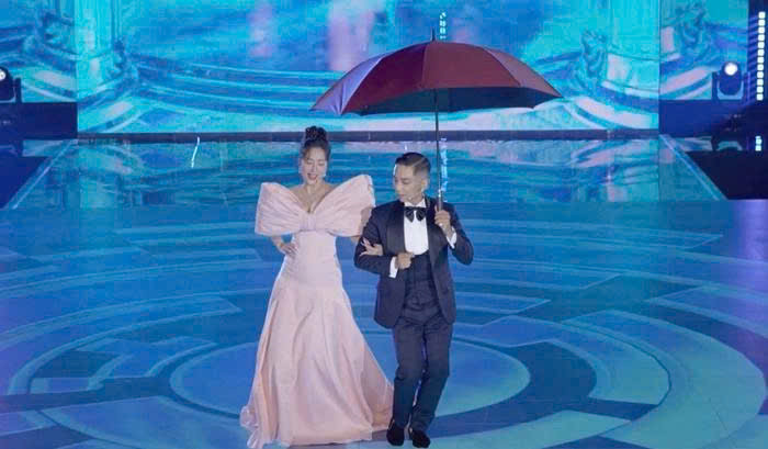 Khánh Thi - Phan Hiển với màn kết hợp ngẫu hứng.