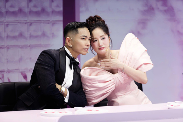 Cặp đôi 'song kiếm hợp bích' trên ghế nóng Bước Nhảy Hoàn Vũ.