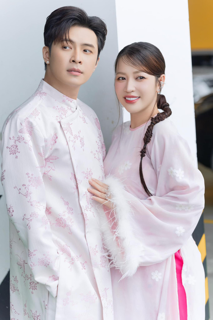 Hơn 1 năm về chung nhà, Puka và Gin Tuấn Kiệt đang chuẩn bị đón con đầu lòng chào đời. Hiện tại, mọi thông tin về nhóc tỳ chưa được cặp đôi chia sẻ. (Ảnh: FBNV)