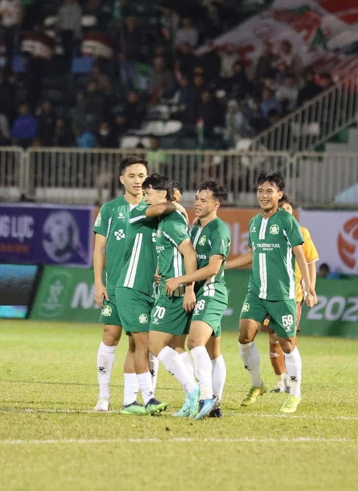 Dù Công Phượng ghi bàn nhưng HAGL vẫn vào tứ kết nhờ tài bắt phạt đền của thủ môn Trần Trung Kiên. Ảnh: CLB Bình Phước