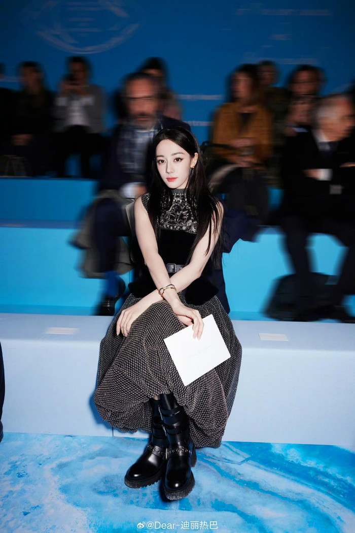 Địch Lệ Nhiệt Ba xuất hiện trong sự kiện do một nhà mốt xa xỉ tổ chức. Ảnh: Sưu tầm