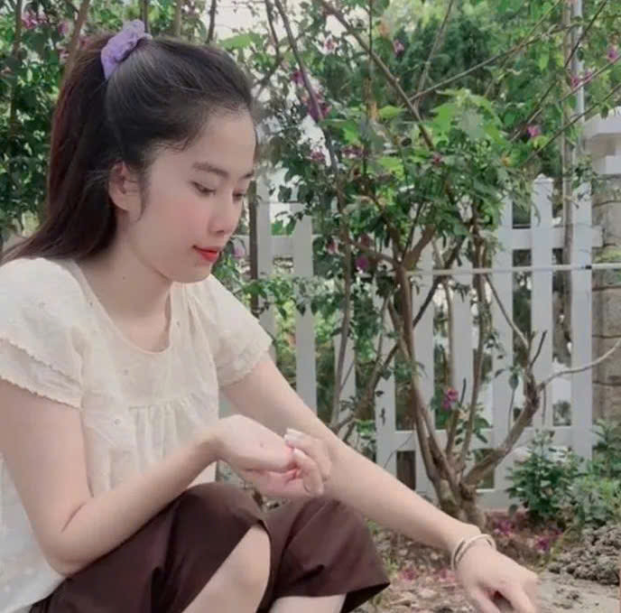 Sau ồn ào, nữ ca sĩ chọn cuộc sống giản dị, thoải mái hơn. Ảnh: Chụp màn hình