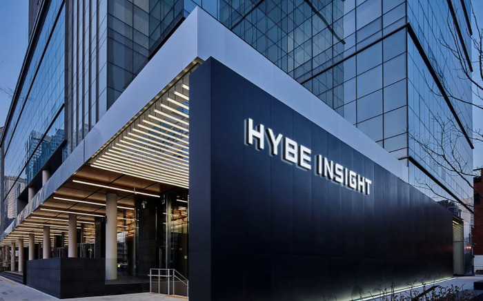 Vụ người hâm mộ ngất xỉu phải đi cấp cứu, HYBE có chia sẻ gây tranh cãi Ảnh 2