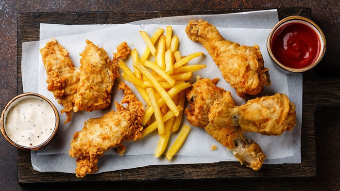 Đồ chiên rán không chỉ gây béo phì còn tác động tiêu cực đến làn da.