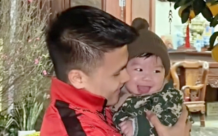 Quang Hải và con trai được yêu thích Ảnh 2