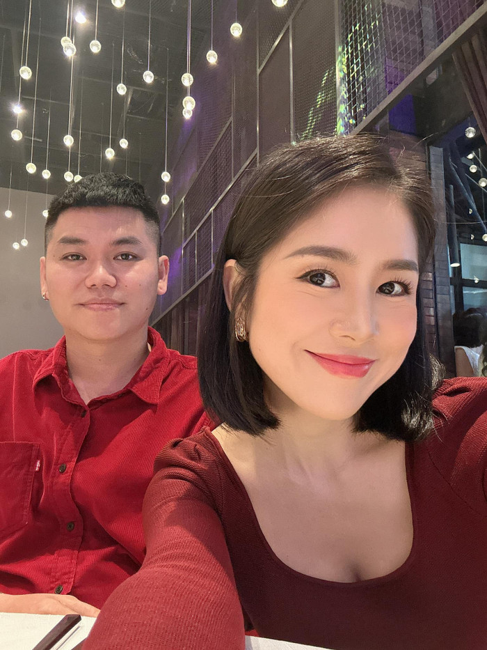 Nhờ có chồng làm hậu phương và chăm sóc các con chu đáo, Lê Phương mới có thể yên tâm theo đuổi niềm đam mê nghệ thuật. Ảnh: FBNV