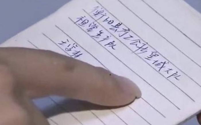 Dòng chữ bí ẩn trong cuốn sổ của người cha quá cố để lộ bí mật gây sốc 34 năm Ảnh 2