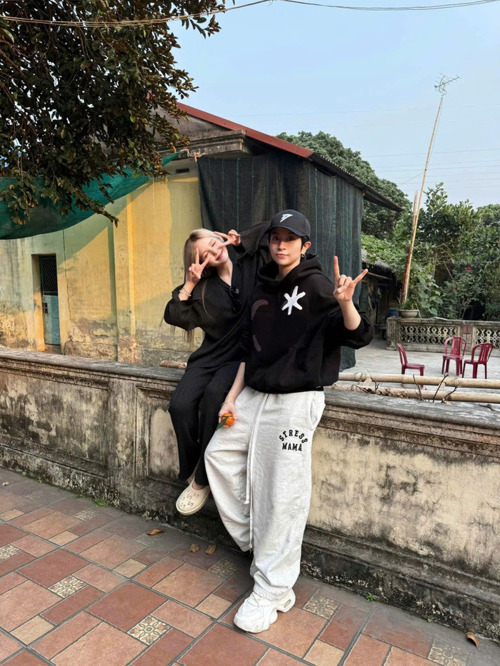 Cả hai đã về ra mắt gia đình. Ảnh: FBNV