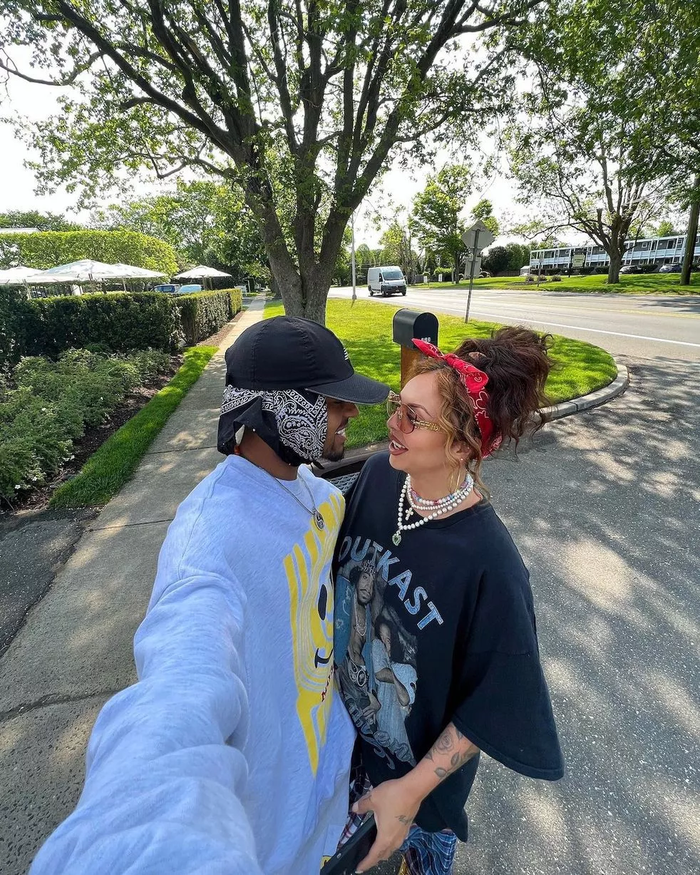 Jesy Nelson (Little Mix) bất ngờ thông báo mang song thai cùng bạn trai nhạc sĩ Ảnh 4