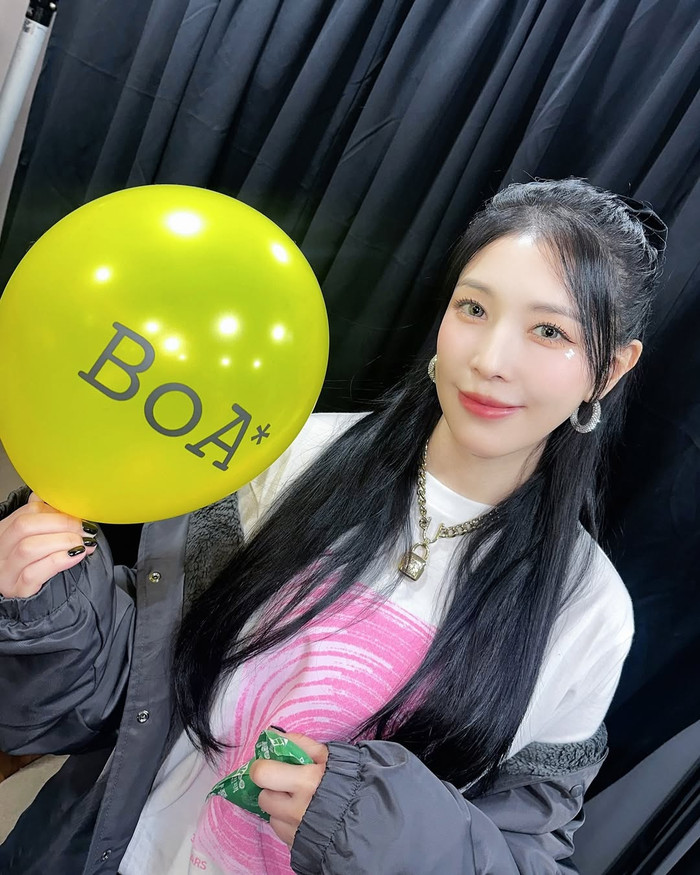 Đồng nghiệp rơi nước mắt khi hát tri ân Jonghyun trên sân khấu Ảnh 2