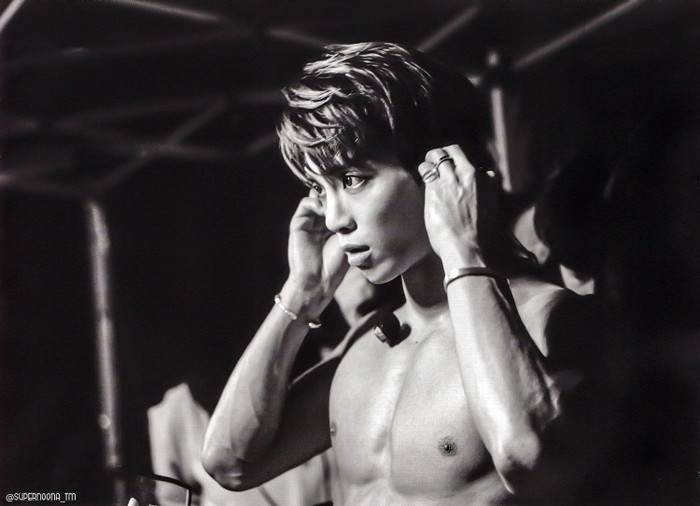 Jonghyun qua đời vào ngày 18 tháng 12 năm 2017. Sự ra đi của anh là một mất mát to lớn cho ngành công nghiệp âm nhạc Hàn Quốc và người hâm mộ trên toàn thế giới.