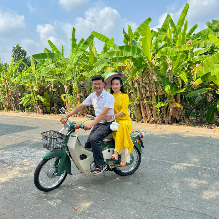 Bên cạnh đó, Tiết Cương còn có đam mê với các xe cổ. Nam diễn viên từng cho biết, dàn xe cổ là món đồ mà anh yêu thích và quý như vàng nên dù có trả tiền tỷ thì anh cũng không muốn bán.(Ảnh: FBNV)