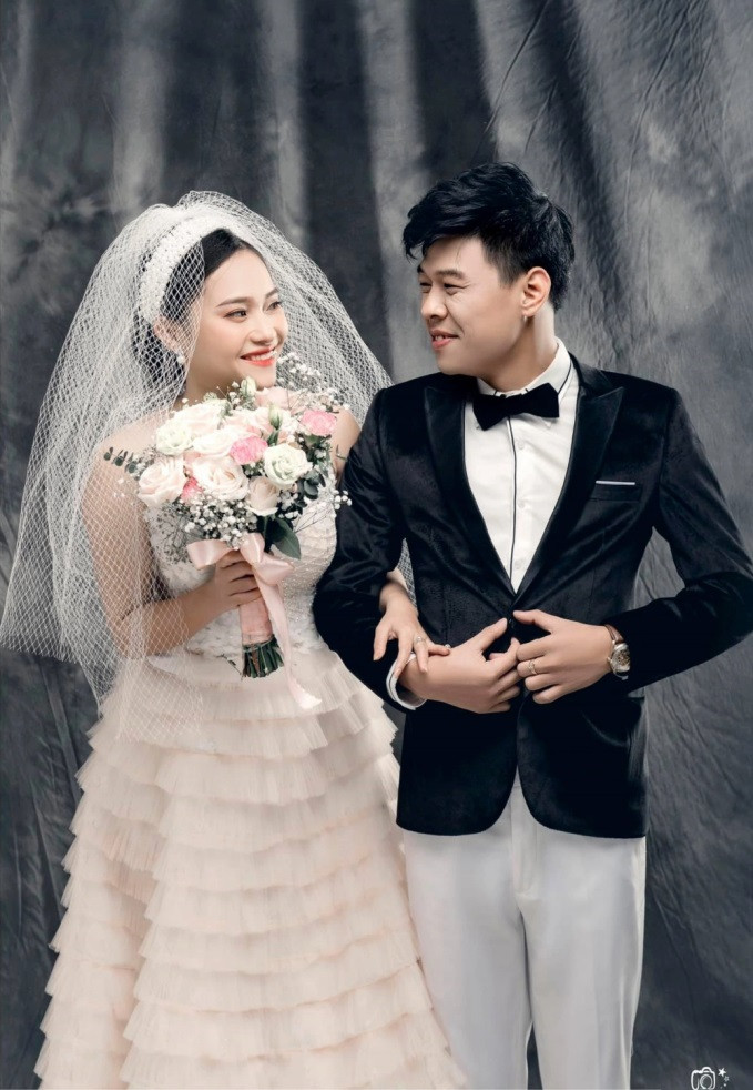 Trung Ruồi kết hôn với diễn viên múa Ngọc Hà. 