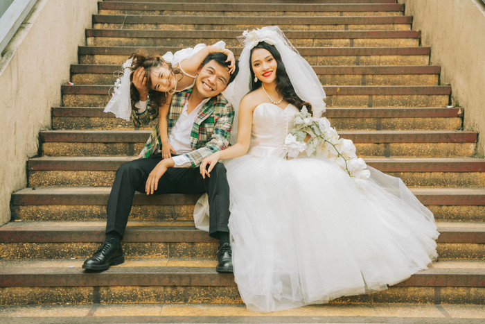 Vợ của nam diễn viên có vẻ ngoài xinh đẹp, cuốn hút. (Ảnh FBNV)