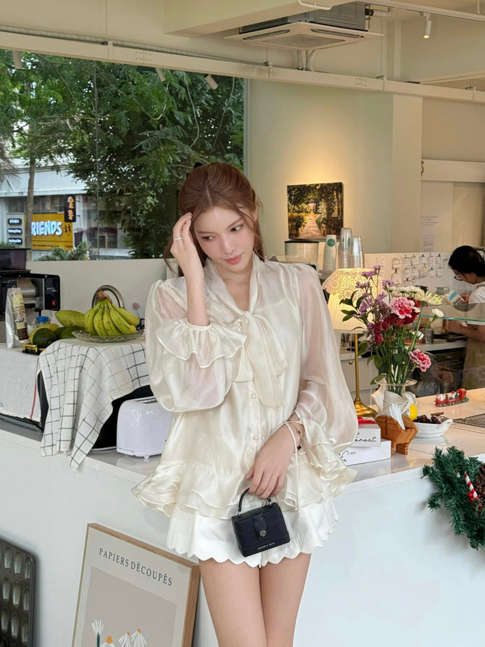 Cô nàng cũng được nhiều người khen ngợi với phong cách thời trang nữ tính, 'bánh bèo' dịu dàng. (Ảnh FBNV)