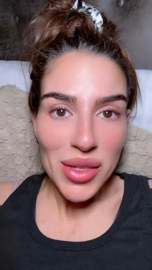 Lan da của nữ TikToker trở nên căng bóng, mịn màng sau khi sử dụng sản phẩm chăm sóc da từ Hàn Quốc.