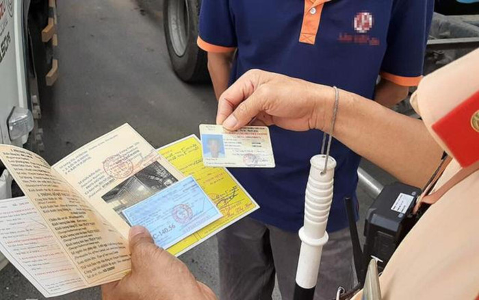 Từ năm 2025, CSGT sẽ kiểm tra những loại giấy tờ nào khi dừng xe? Ảnh 2