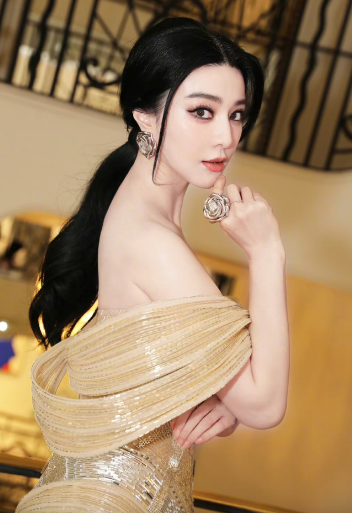 Phạm Băng Băng chú trọng việc dưỡng ẩm và chống lão hoá da mặt.