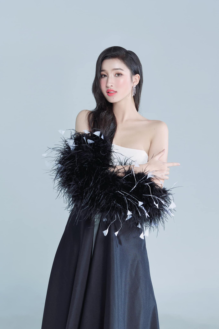 Á hậu Phương Nhi từng cho biết gia đình cô cấm câu hỏi: 'Khi nào lấy chồng'. (Ảnh: FBNV)