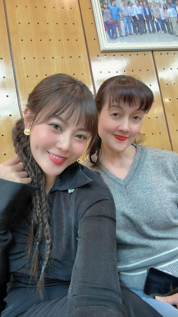 Thanh Hương dành thời gian gặp gỡ bạn bè những ngày cuối năm.