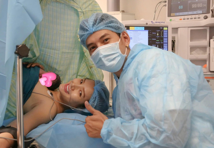 Phương Trinh Jolie và Lý Bình tạm thời giữ kín diện mạo của con trai út. Ảnh: FBNV