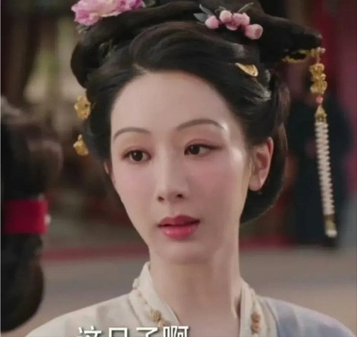 Dương Tử bị chê kém sắc.