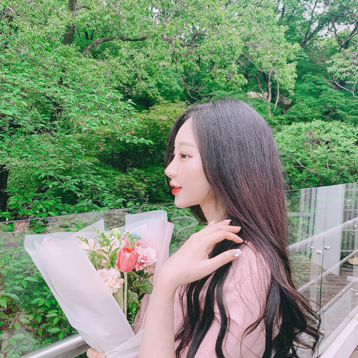 Nhan sắc đời thường của hoa hậu xứ Hàn. Cô sở hữu làn da trắng mịn, mái tóc dài quyến rũ. (Ảnh FBNV)