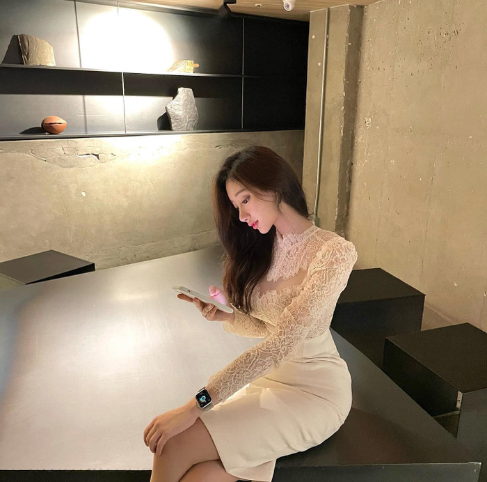 Minyoung có phong cách thời trang đa dạng, khi quyến rũ, gợi cảm, lúc thanh lịch, nữ tính. (Ảnh FBNV)