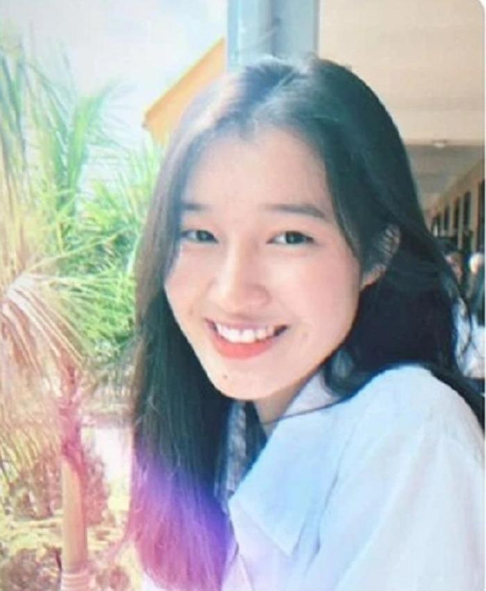Hình ảnh hiếm hoi của Phương Nhi trong thời gian ngồi trên ghế nhà trường. Ảnh: Sưu tầm