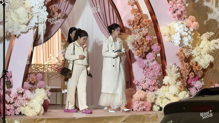 Hình ảnh mới nhất của Á hậu Phương Nhi tại rạp cưới. Ảnh: Đi Soi Sao Đi