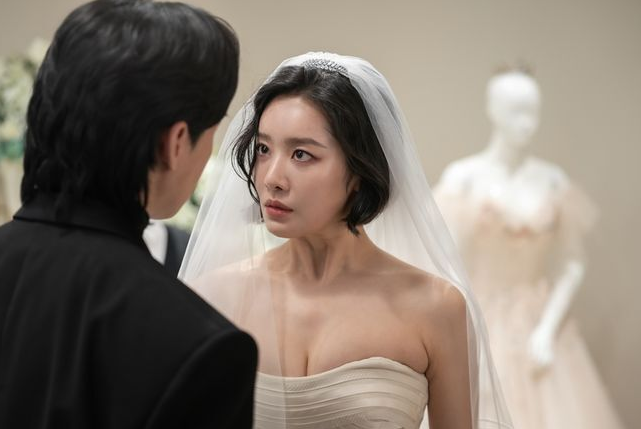 Cha Joo Young từng gây ấn tượng khi đóng The Glory