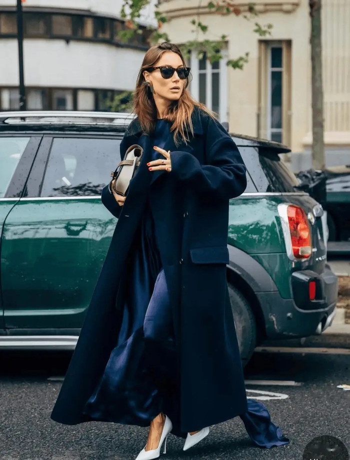 'Deja Vu Blue' hứa hẹn sẽ tiếp tục dẫn đầu xu hướng trong thời trang năm 2025.