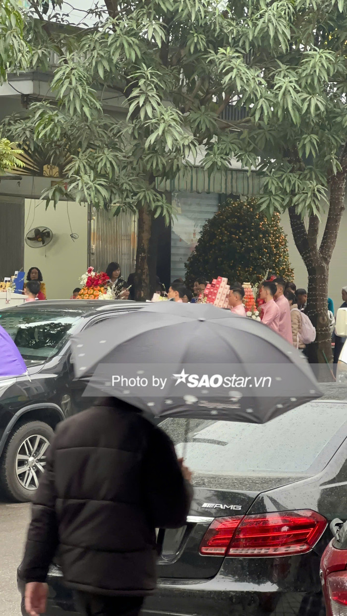 Dàn sính lễ được nhà trai chuẩn bị chu đáo. 