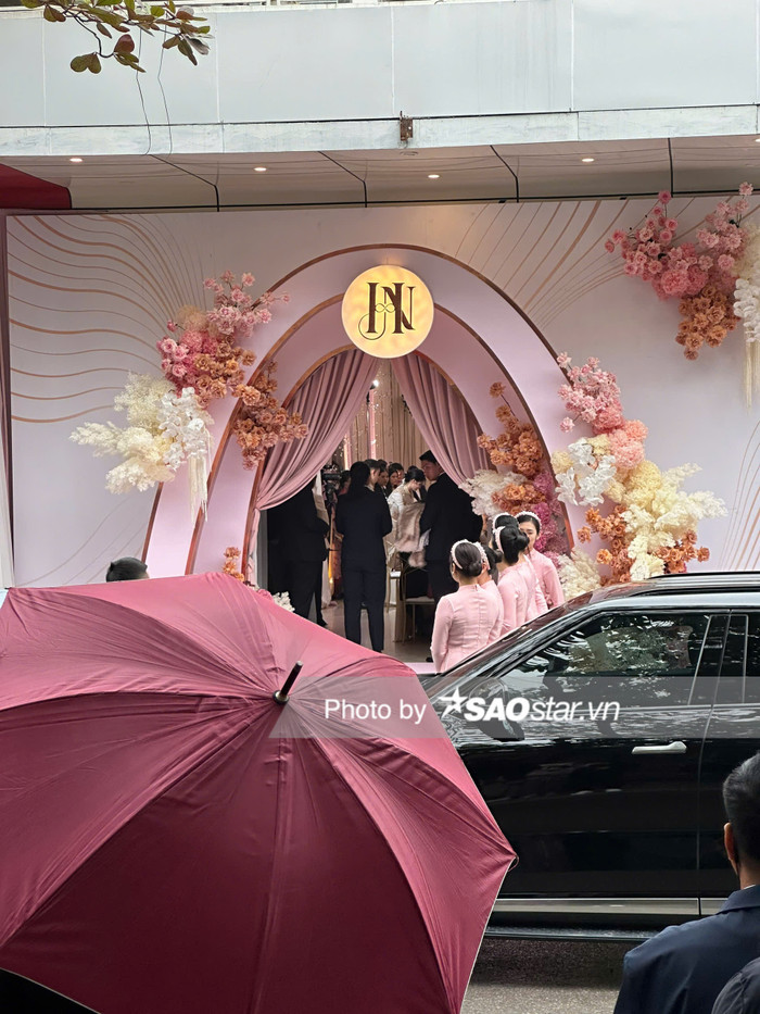 Cô dâu Phương Nhi lộ diện trong ngày trọng đại.