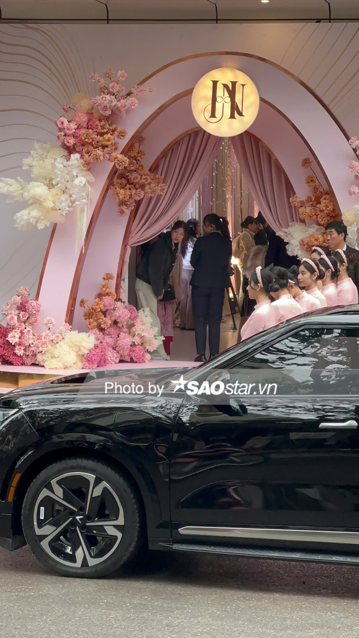 Lễ ăn hỏi được tổ chức ấm cúng, riêng tư.