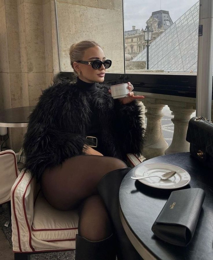 Một chiếc áo khoác lông sẽ trông rất quý phái, sang trọng nếu biết cách kết hợp.