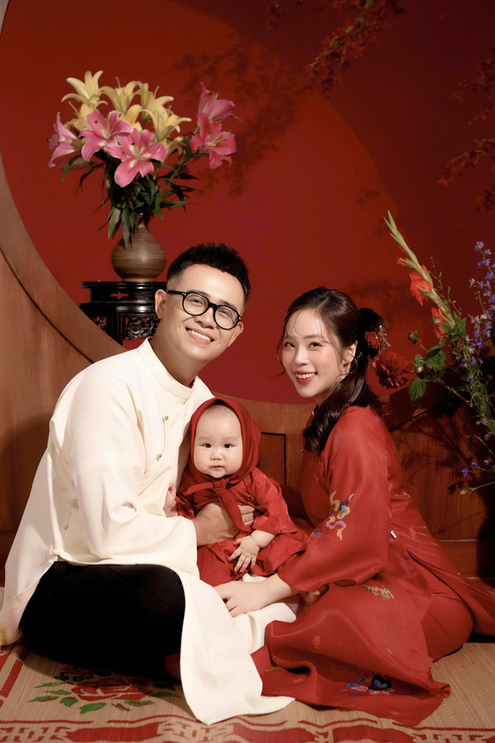 Gia đình MC Đức Bảo đón năm mới 2025 trọn vẹn, ý nghĩa. Ảnh: NVCC